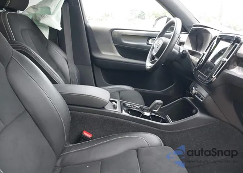 2022 Volvo Xc40 T5 R-Design from USA, damaged, VIN YV4162UM5N2663536